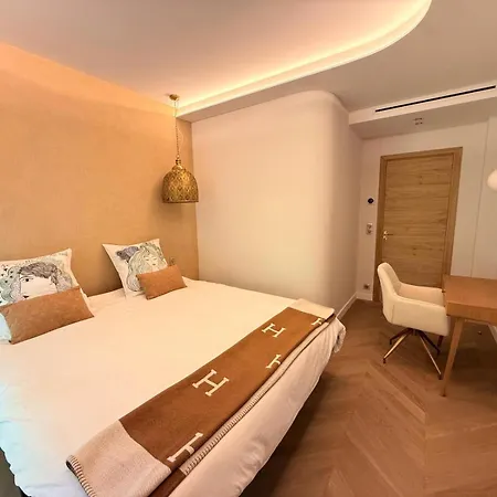 Panoramic Sea View Renovated 3 Bedrooms - Swimming Pool Apartment