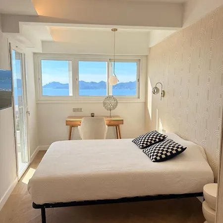 Panoramic Sea View Renovated 3 Bedrooms - Swimming Pool Apartment *